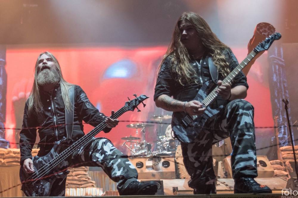 V O2 areně bylo opravdu horko. Sabaton si přivezli show plnou ohnivých efektů