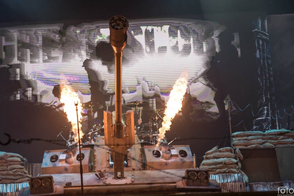 V O2 areně bylo opravdu horko. Sabaton si přivezli show plnou ohnivých efektů