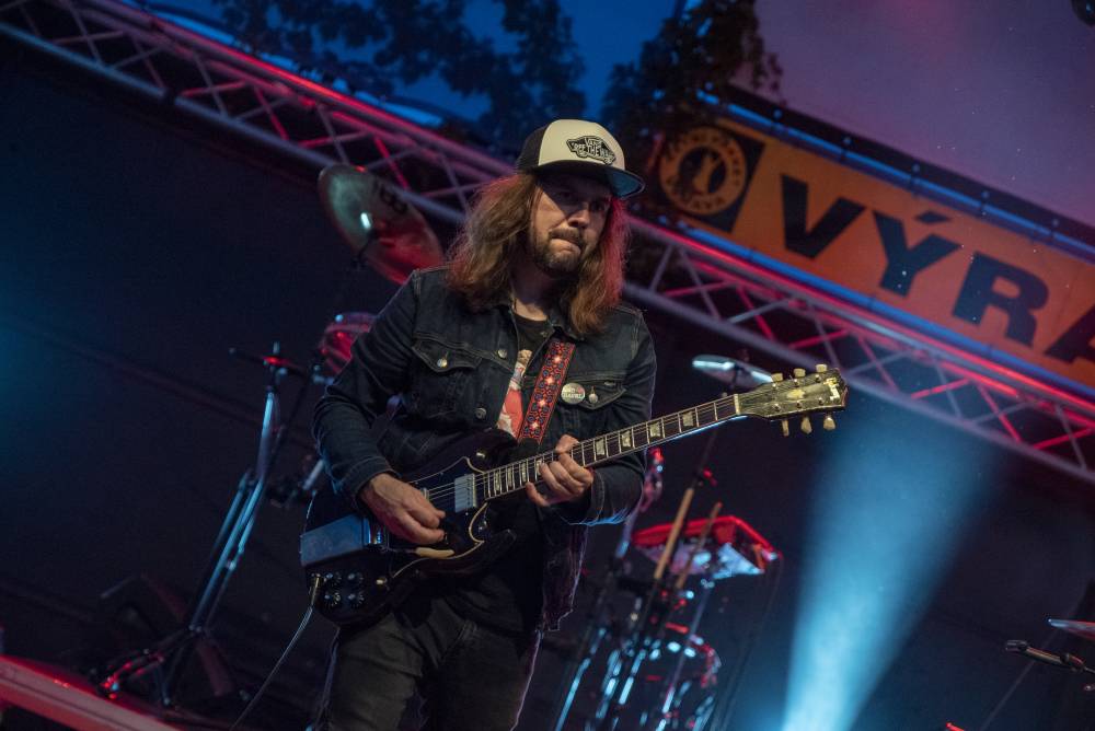 Letní parket ve Výravě se potýkal s výpadky elektřiny. Na pódiu bavili Pražský výběr, Vanua 2 a Vendetta