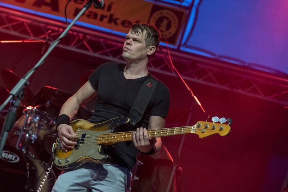 Letní parket ve Výravě se potýkal s výpadky elektřiny. Na pódiu bavili Pražský výběr, Vanua 2 a Vendetta