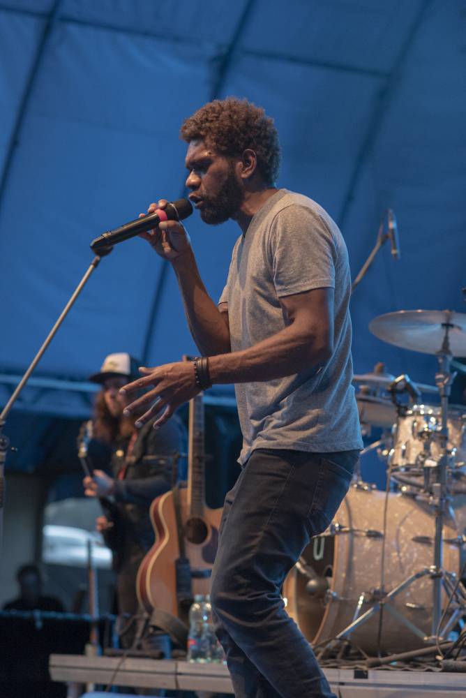 Letní parket ve Výravě se potýkal s výpadky elektřiny. Na pódiu bavili Pražský výběr, Vanua 2 a Vendetta