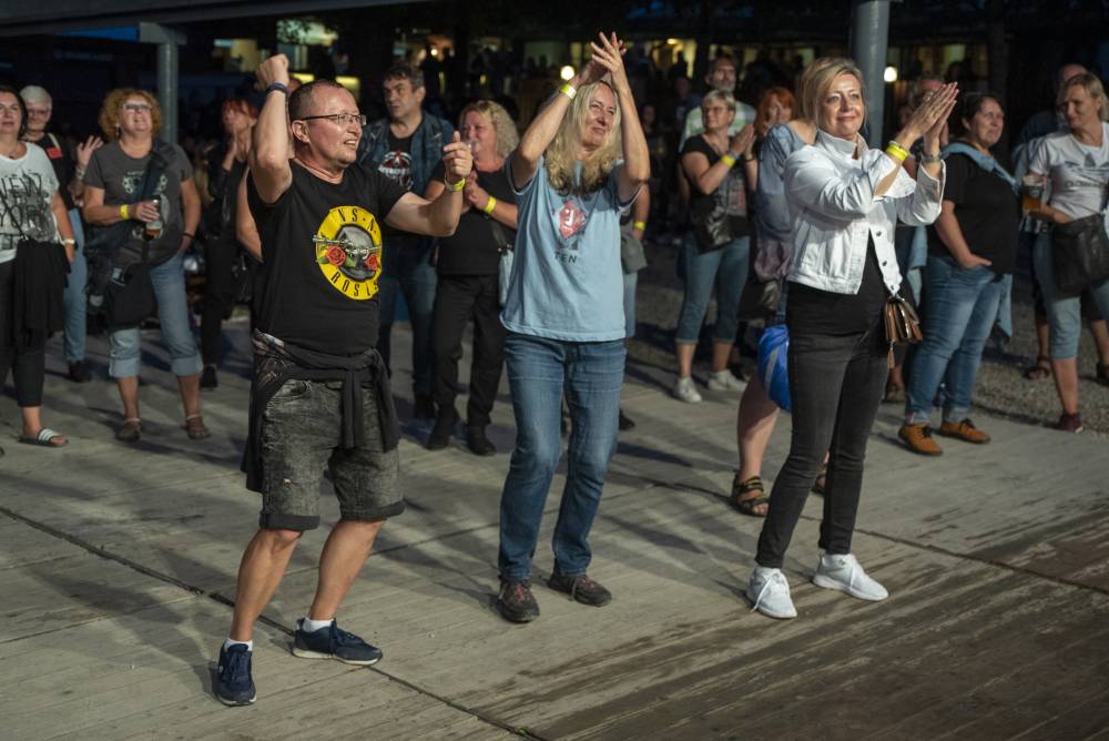 Letní parket ve Výravě se potýkal s výpadky elektřiny. Na pódiu bavili Pražský výběr, Vanua 2 a Vendetta
