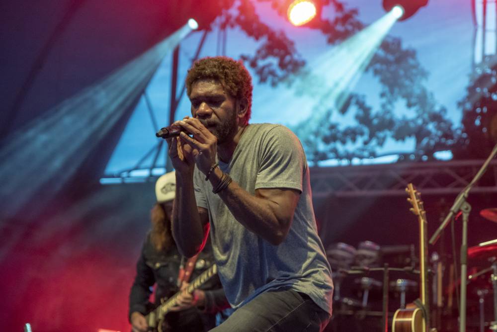 Letní parket ve Výravě se potýkal s výpadky elektřiny. Na pódiu bavili Pražský výběr, Vanua 2 a Vendetta