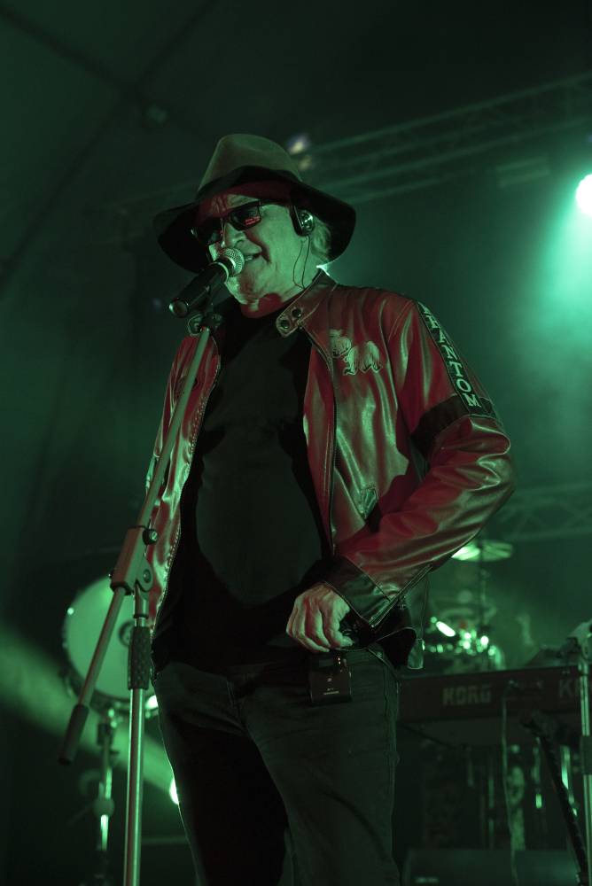 Letní parket ve Výravě se potýkal s výpadky elektřiny. Na pódiu bavili Pražský výběr, Vanua 2 a Vendetta