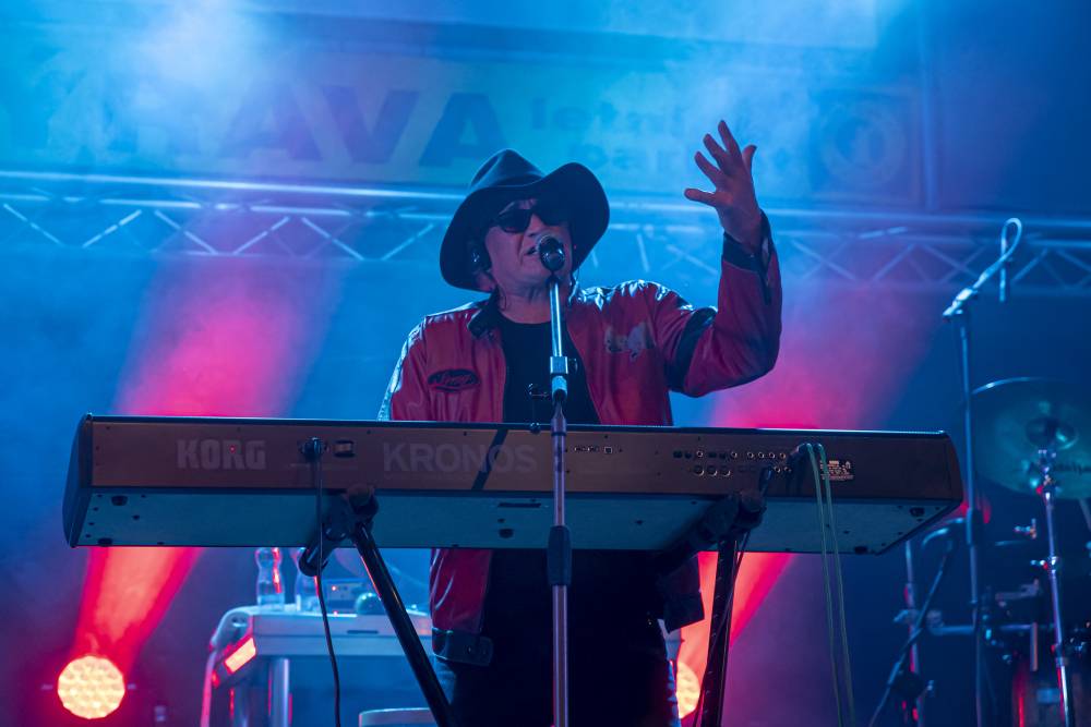 Letní parket ve Výravě se potýkal s výpadky elektřiny. Na pódiu bavili Pražský výběr, Vanua 2 a Vendetta