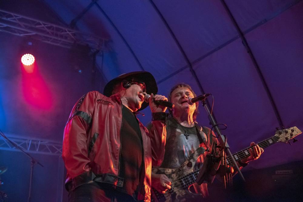 Letní parket ve Výravě se potýkal s výpadky elektřiny. Na pódiu bavili Pražský výběr, Vanua 2 a Vendetta