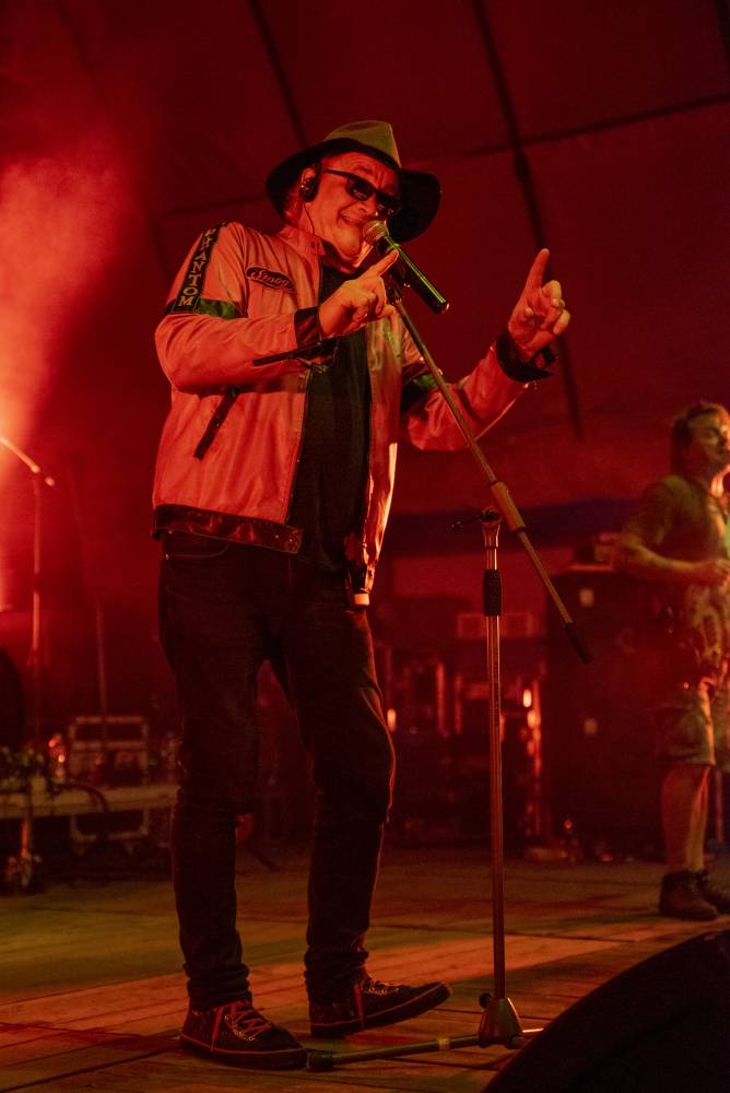 Letní parket ve Výravě se potýkal s výpadky elektřiny. Na pódiu bavili Pražský výběr, Vanua 2 a Vendetta