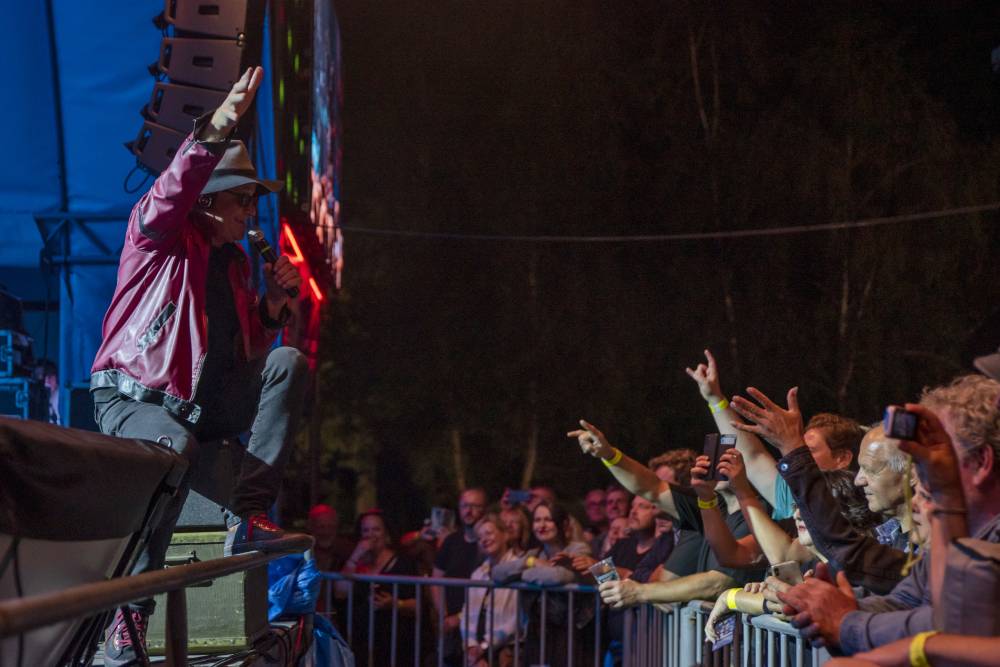 Letní parket ve Výravě se potýkal s výpadky elektřiny. Na pódiu bavili Pražský výběr, Vanua 2 a Vendetta