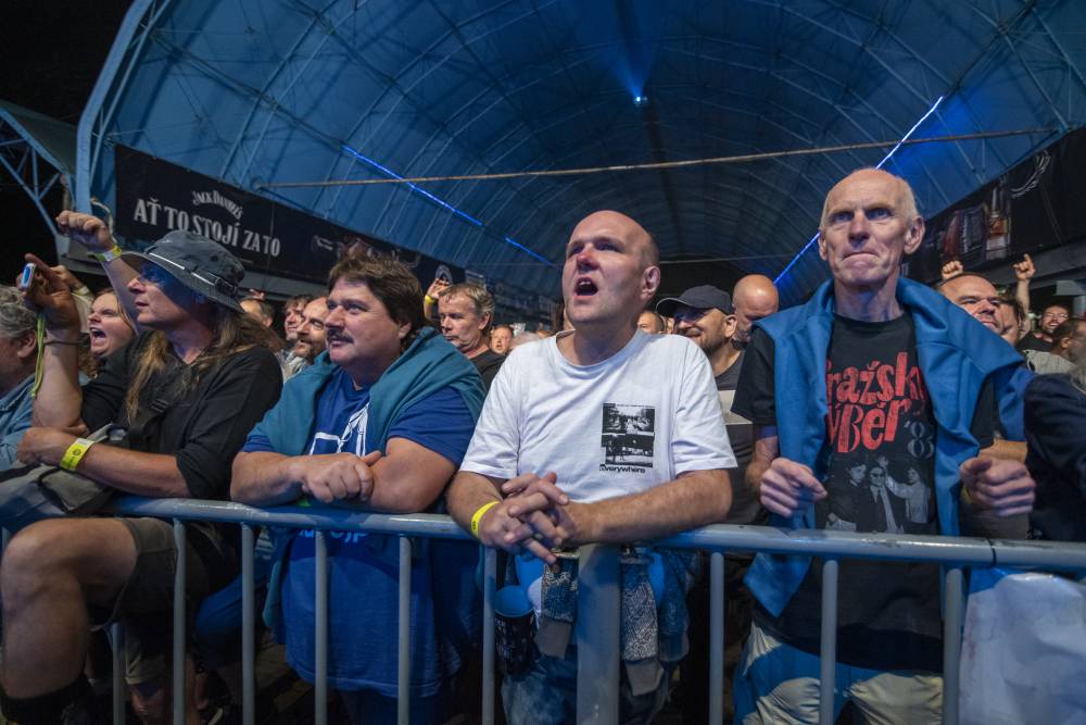 Letní parket ve Výravě se potýkal s výpadky elektřiny. Na pódiu bavili Pražský výběr, Vanua 2 a Vendetta