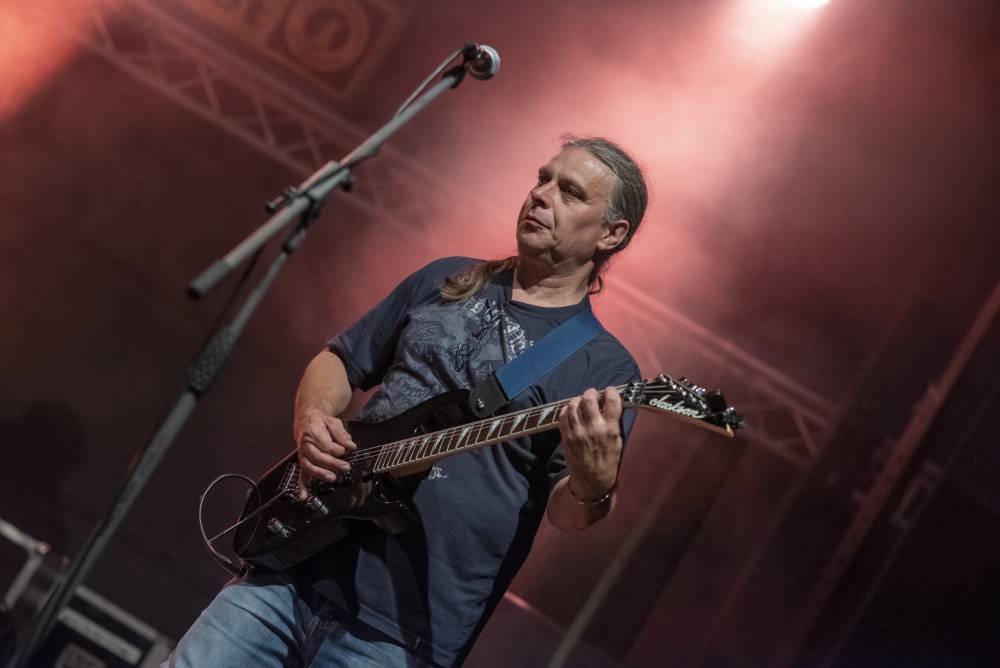 Letní parket ve Výravě se potýkal s výpadky elektřiny. Na pódiu bavili Pražský výběr, Vanua 2 a Vendetta