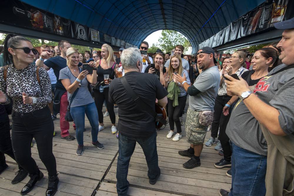 Tři sestry, Mňága a Žďorp či Vypsaná fiXa se na Výravě loučili s prázdninami