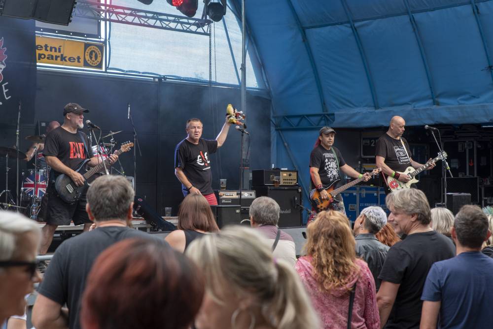 Tři sestry, Mňága a Žďorp či Vypsaná fiXa se na Výravě loučili s prázdninami