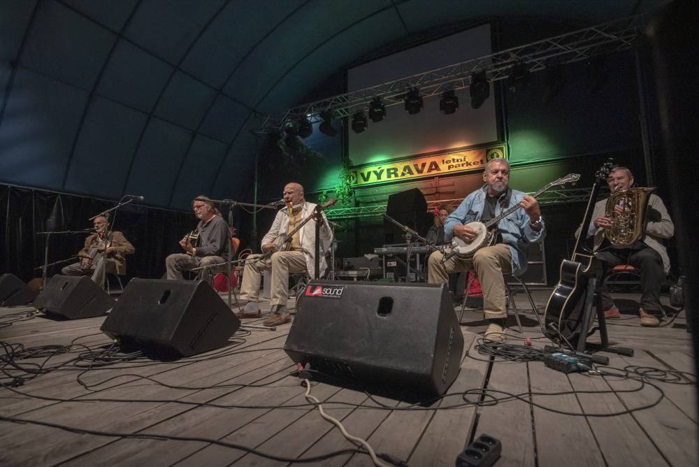 Tři sestry, Mňága a Žďorp či Vypsaná fiXa se na Výravě loučili s prázdninami