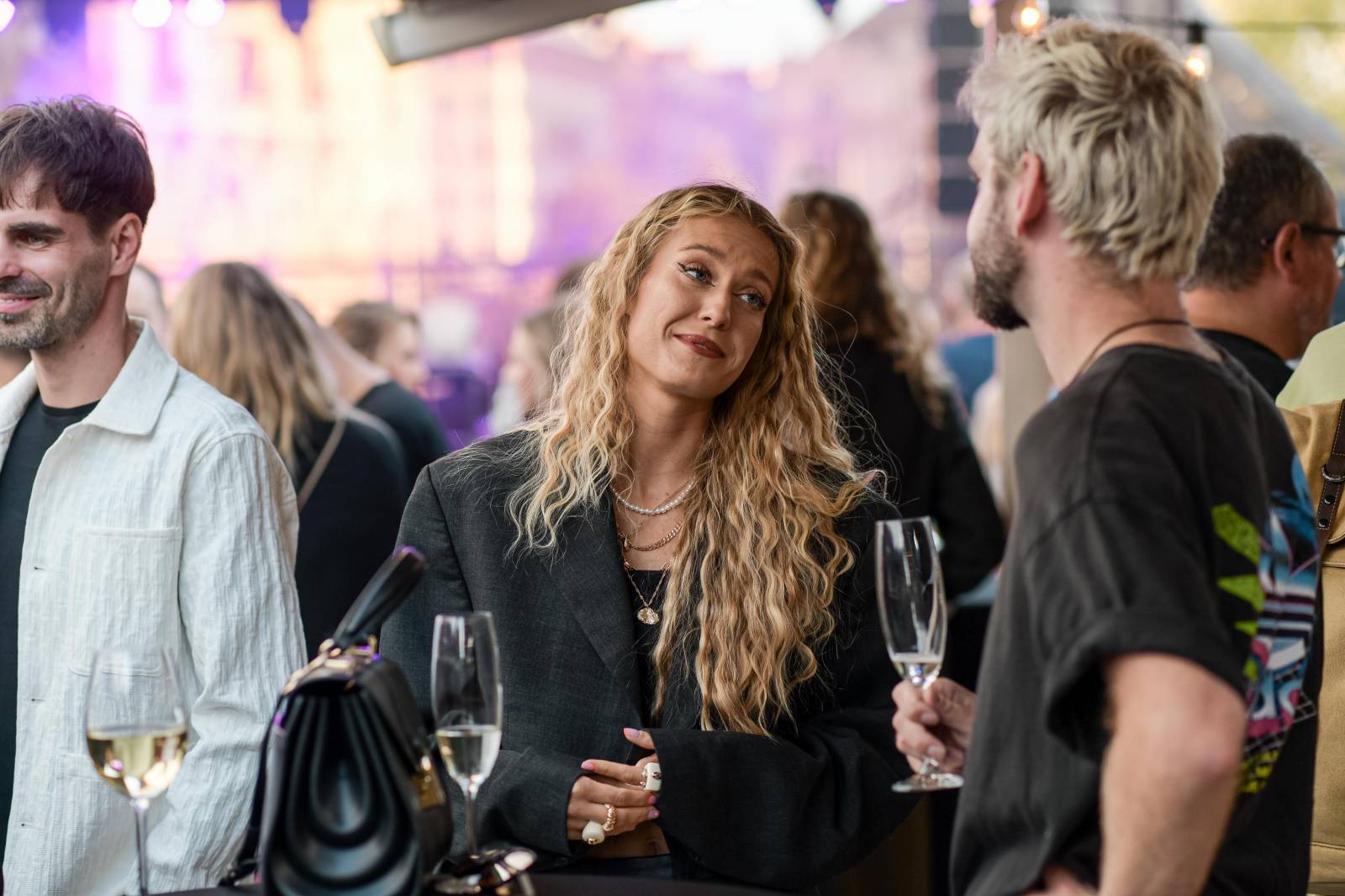 Universal představil své interprety, na tradičním showcase zahráli Sebastian, Lenny i Annabelle