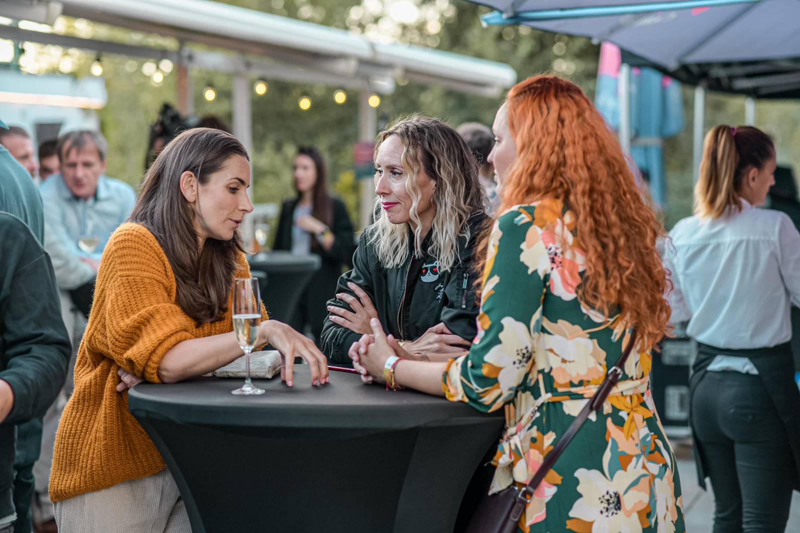 Universal představil své interprety, na tradičním showcase zahráli Sebastian, Lenny i Annabelle