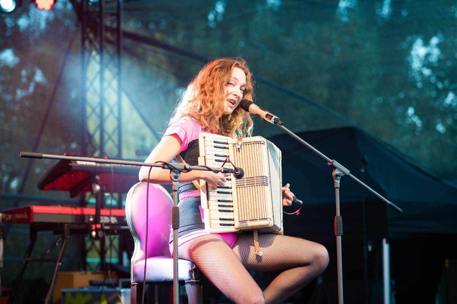 Universal představil své interprety, na tradičním showcase zahráli Sebastian, Lenny i Annabelle