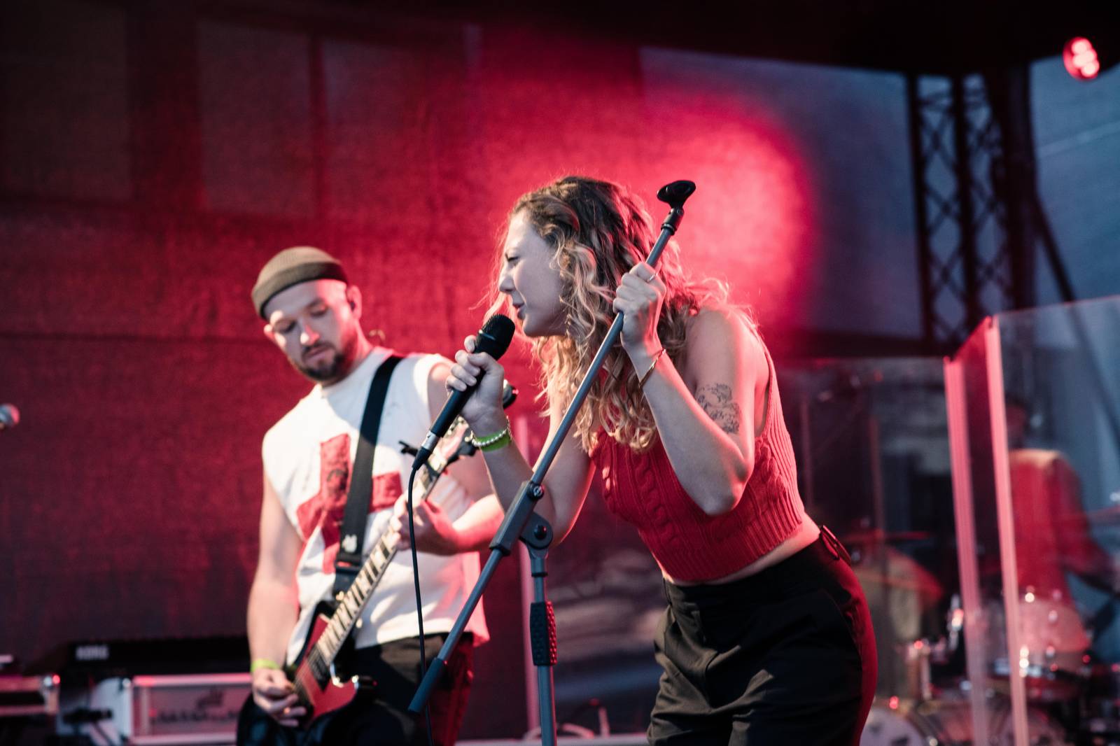 Universal představil své interprety, na tradičním showcase zahráli Sebastian, Lenny i Annabelle