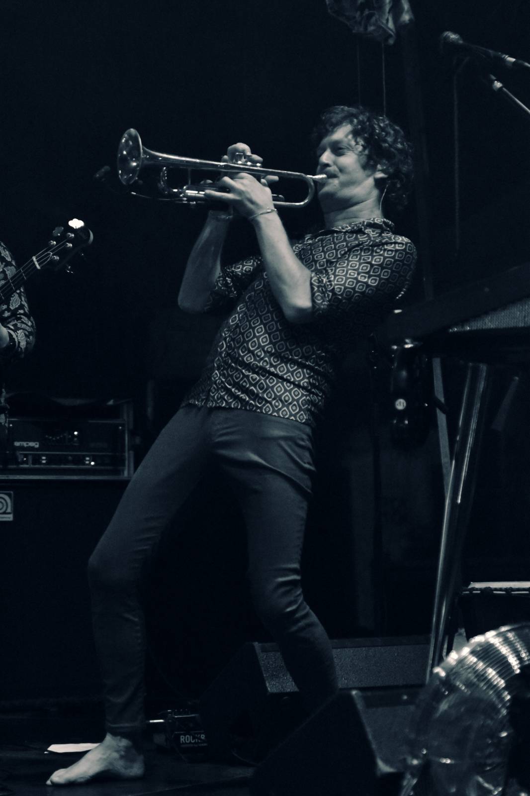 Mig 21 přivezli do Plzně déšť, fanynky pódium zasypaly kalhotkami