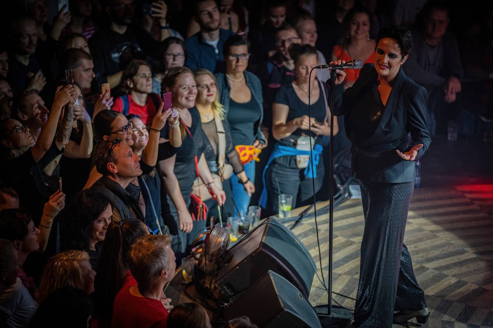 Kosheen si v Praze připomněli dvacáté výročí hitového alba Resist