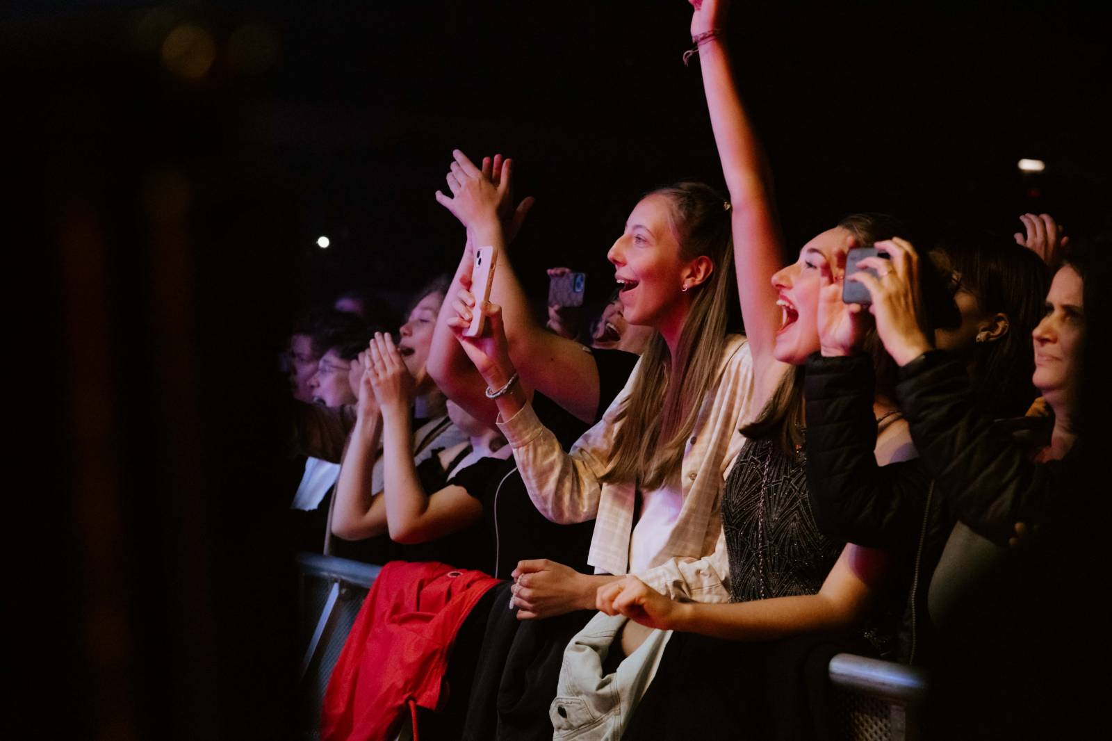 Alvaro Soler přivezl do Prahy kus Španělska, předskakoval mu bratr Greg Taro