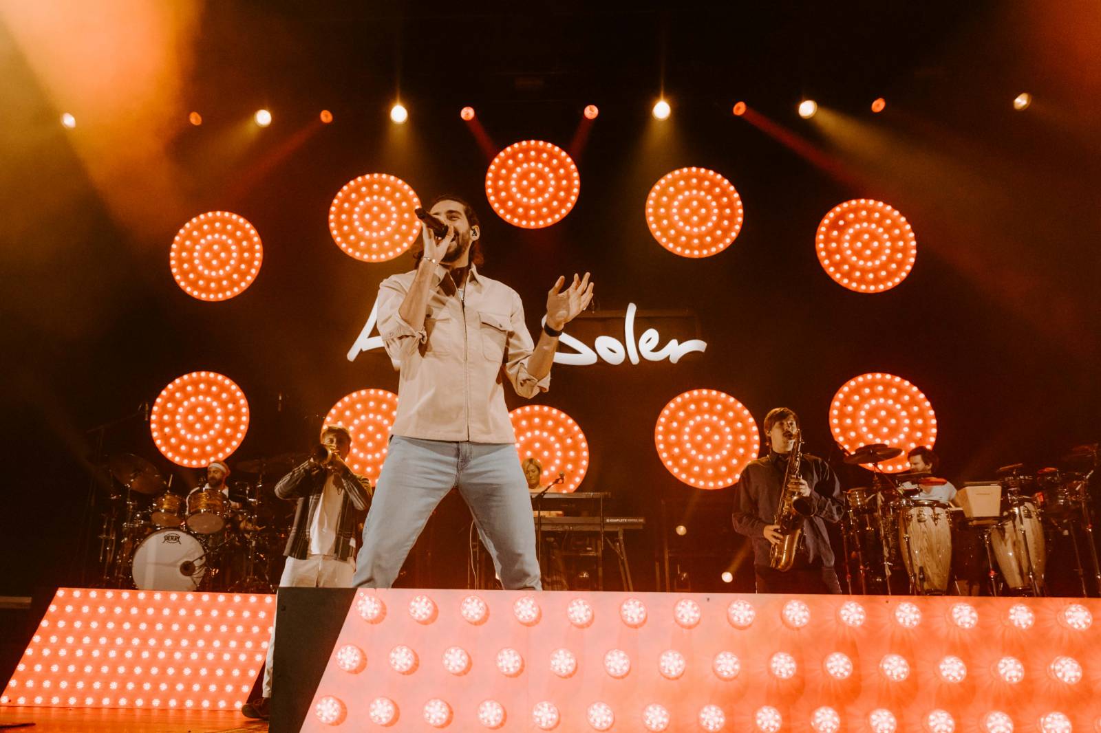 Alvaro Soler přivezl do Prahy kus Španělska, předskakoval mu bratr Greg Taro