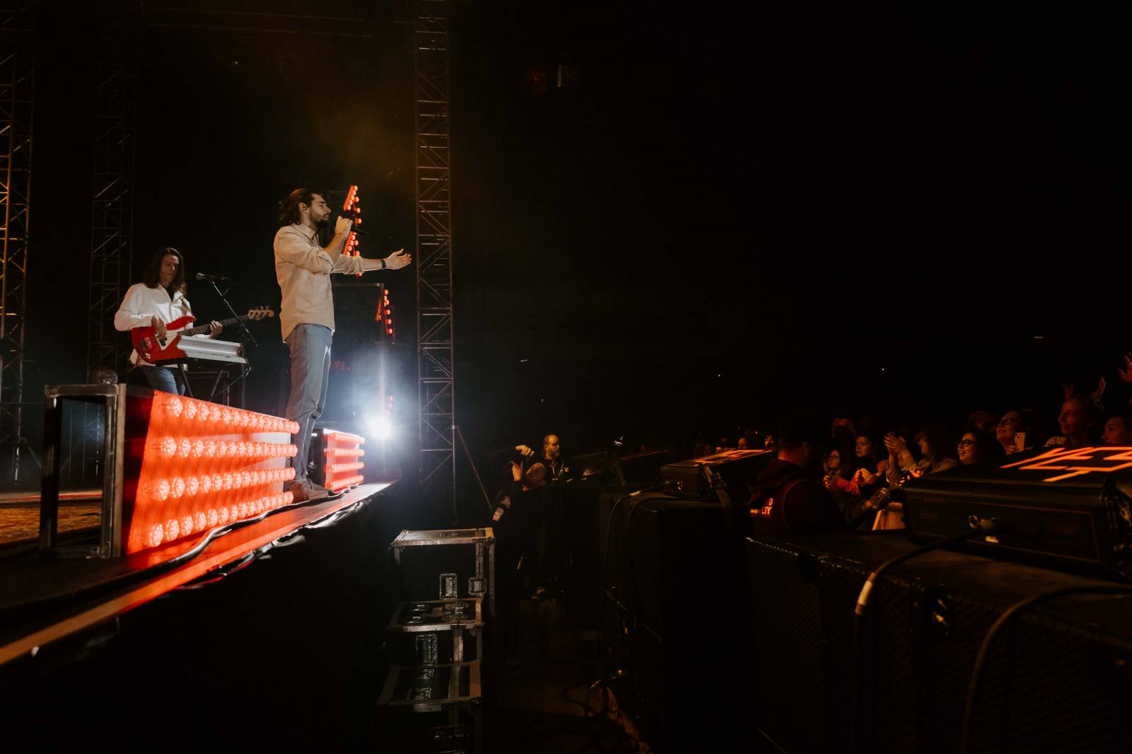 Alvaro Soler přivezl do Prahy kus Španělska, předskakoval mu bratr Greg Taro