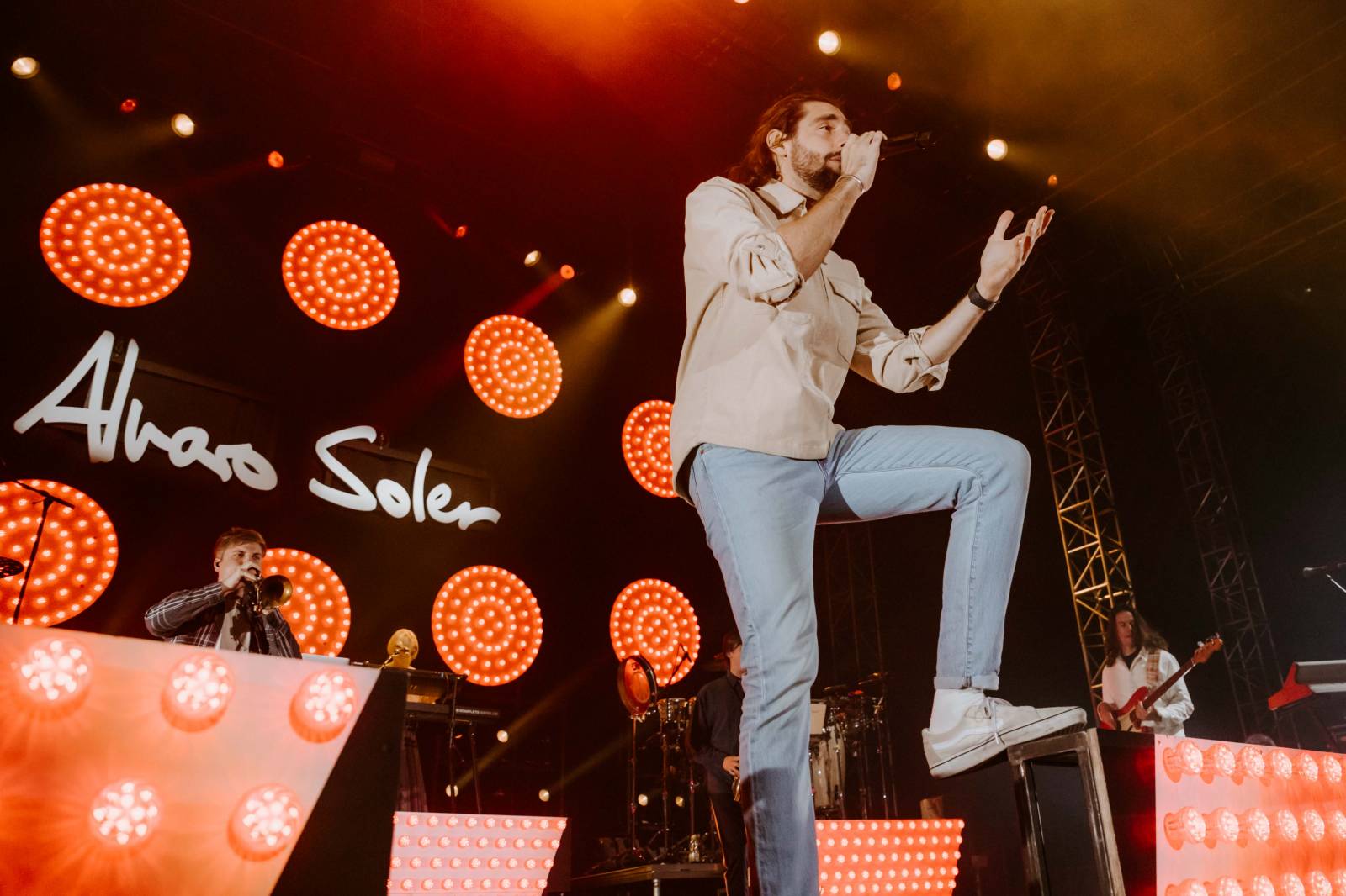 Alvaro Soler přivezl do Prahy kus Španělska, předskakoval mu bratr Greg Taro