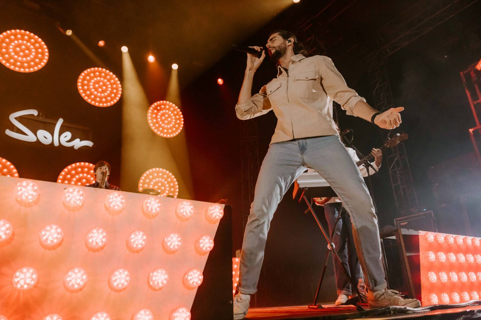 Alvaro Soler přivezl do Prahy kus Španělska, předskakoval mu bratr Greg Taro