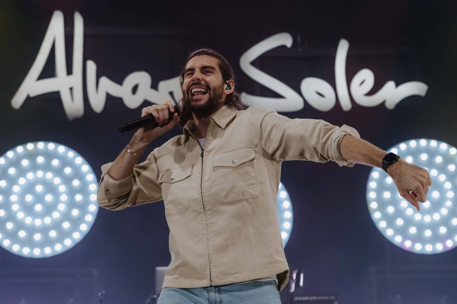 Alvaro Soler přivezl do Prahy kus Španělska, předskakoval mu bratr Greg Taro
