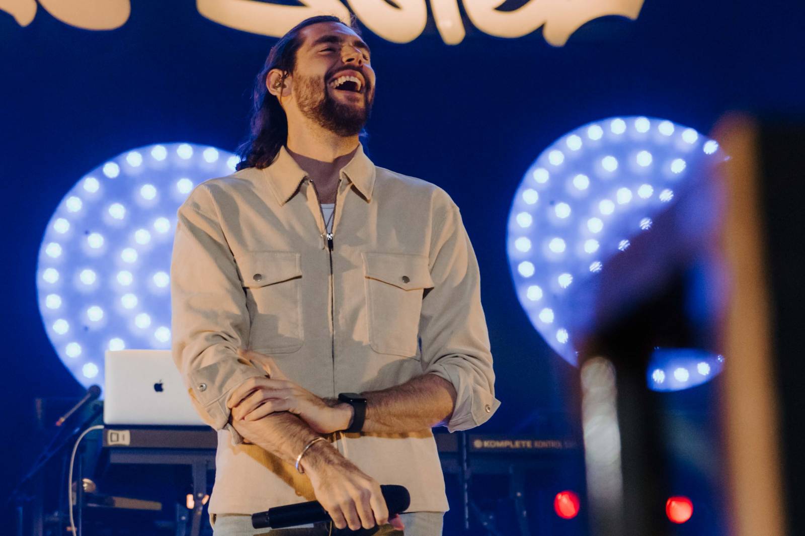 Alvaro Soler přivezl do Prahy kus Španělska, předskakoval mu bratr Greg Taro