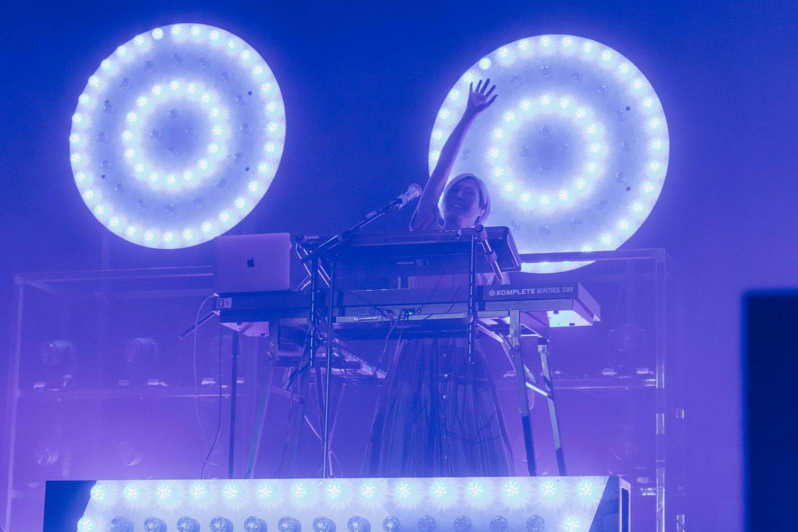 Alvaro Soler přivezl do Prahy kus Španělska, předskakoval mu bratr Greg Taro