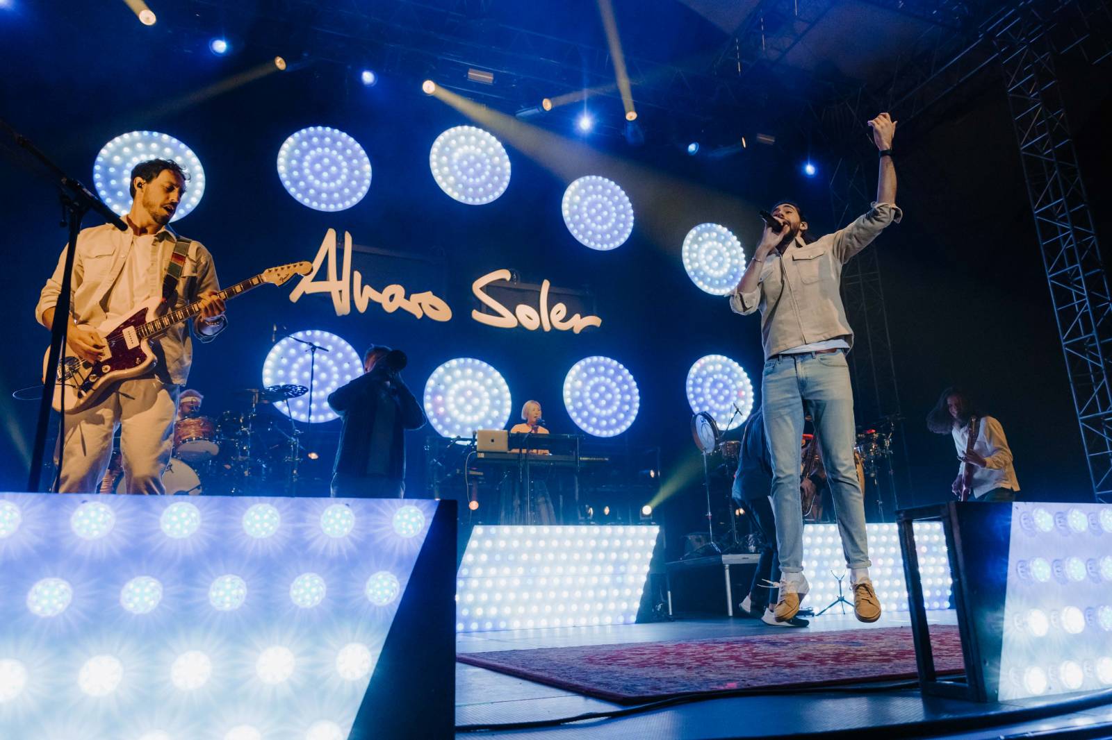 Alvaro Soler přivezl do Prahy kus Španělska, předskakoval mu bratr Greg Taro