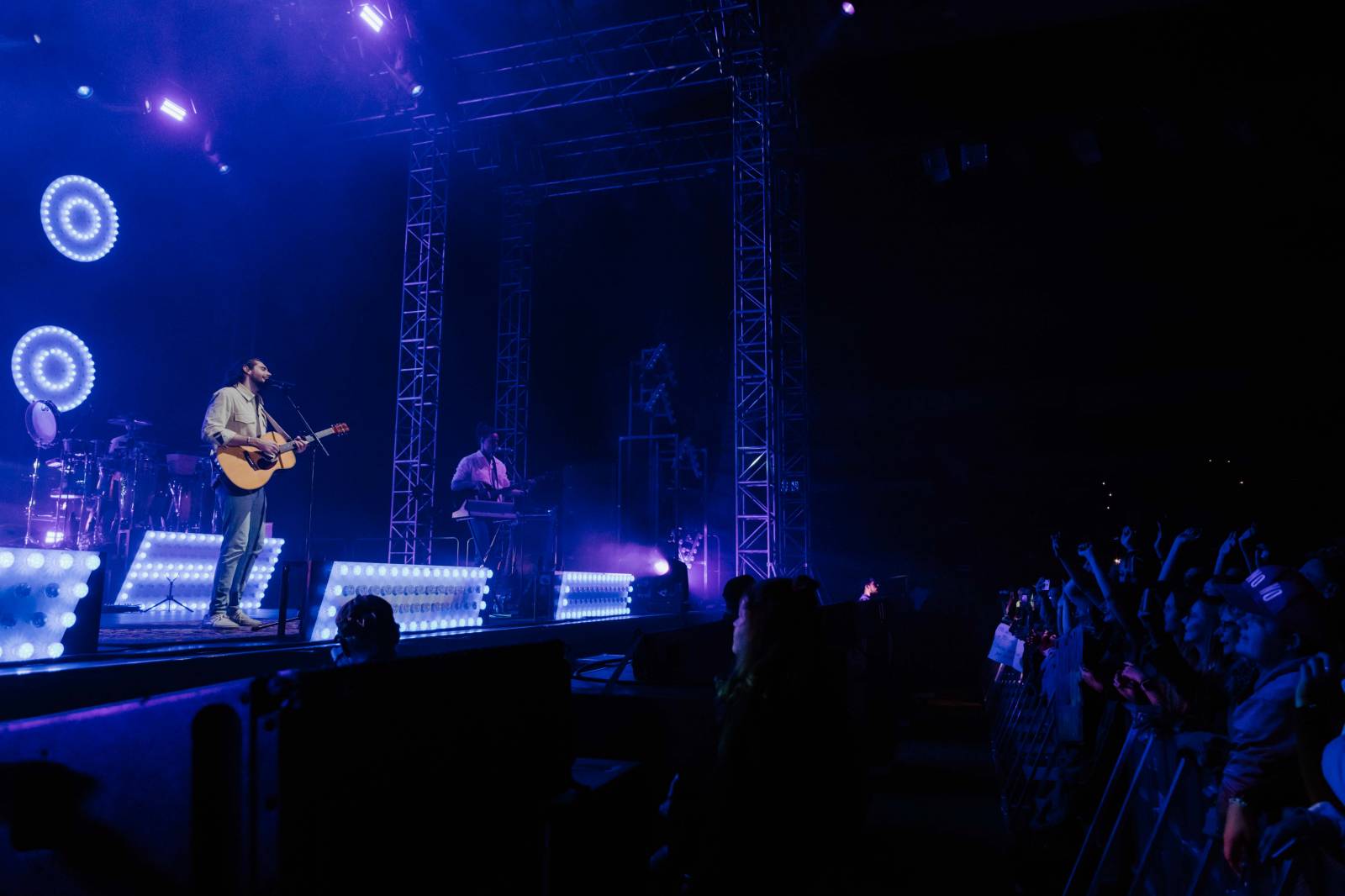 Alvaro Soler přivezl do Prahy kus Španělska, předskakoval mu bratr Greg Taro