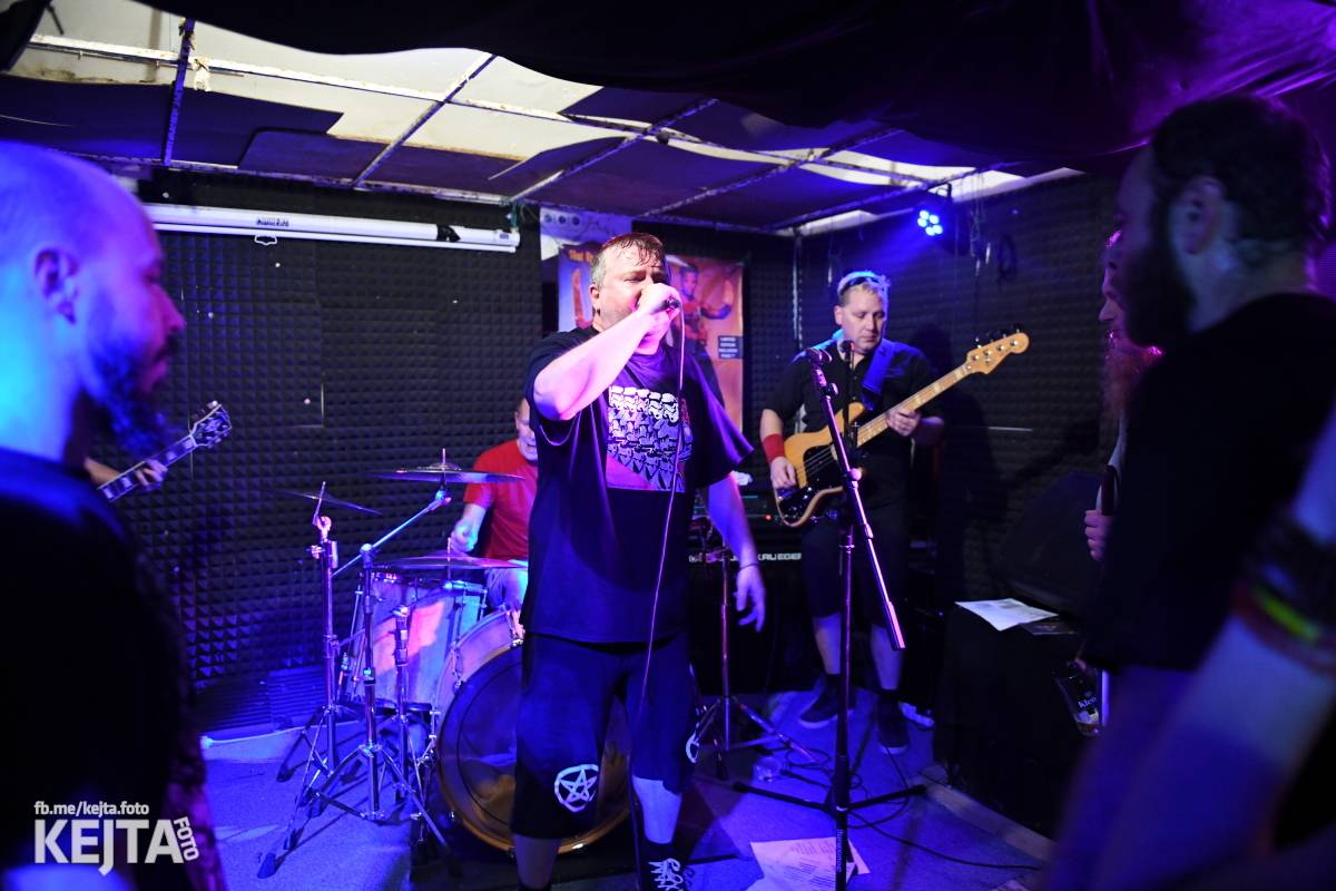 Punkoví V.T. Marvin zahráli na podporu klubu Balada