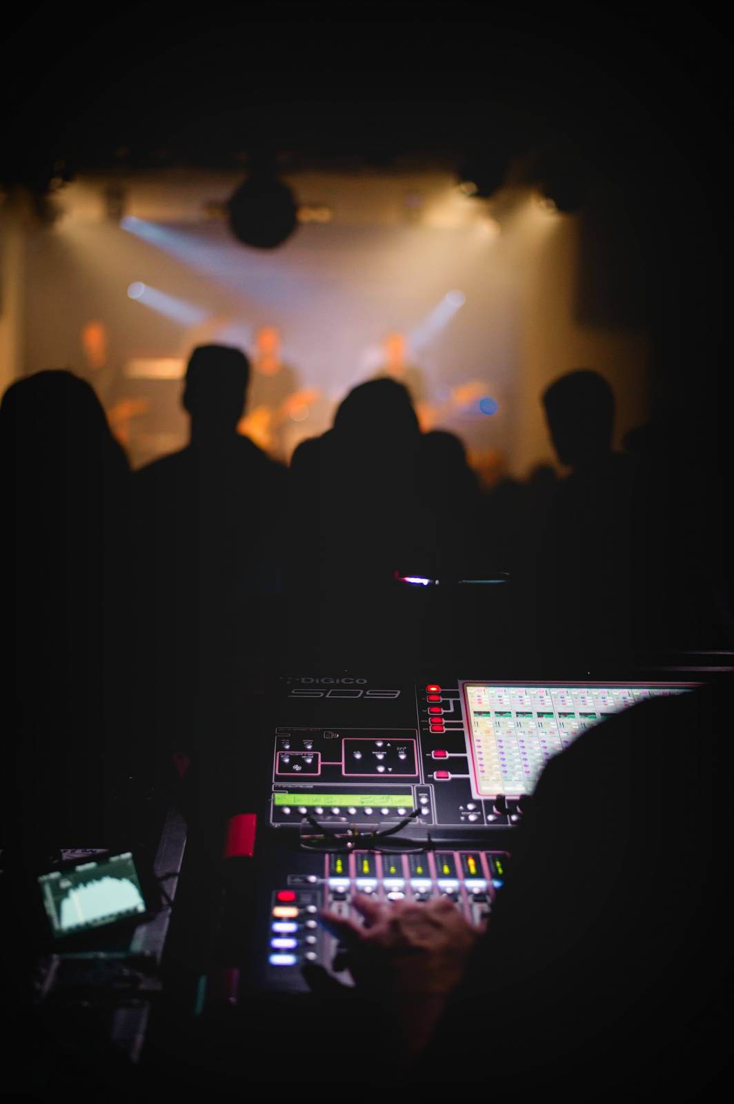 Chinaski v Třebíči poprvé pokřtili novinku Frihet