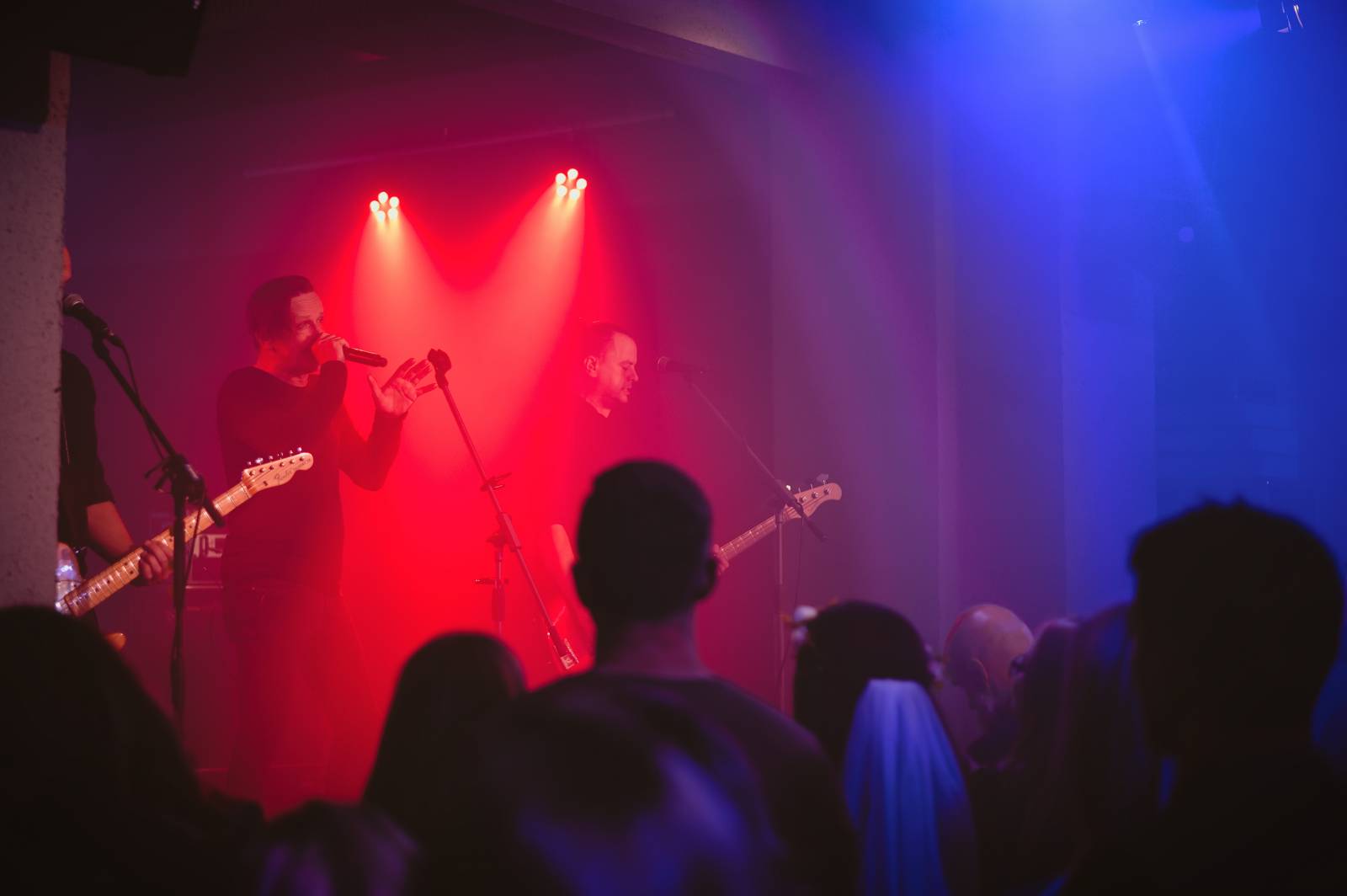 Chinaski v Třebíči poprvé pokřtili novinku Frihet