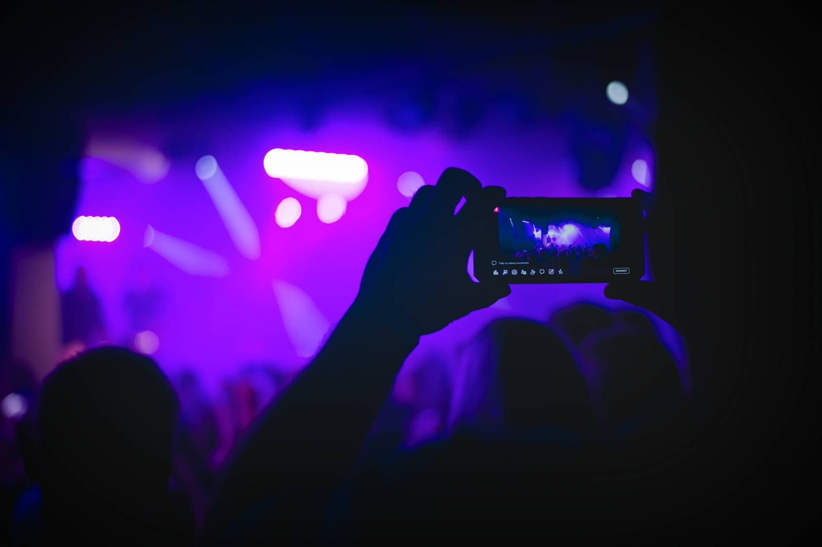 Chinaski v Třebíči poprvé pokřtili novinku Frihet