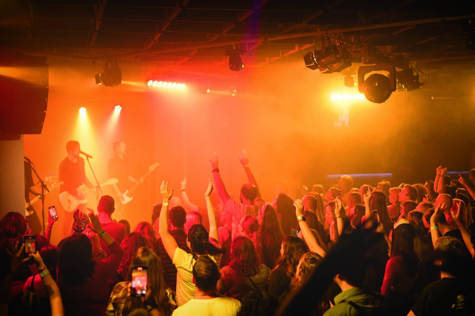 Chinaski v Třebíči poprvé pokřtili novinku Frihet