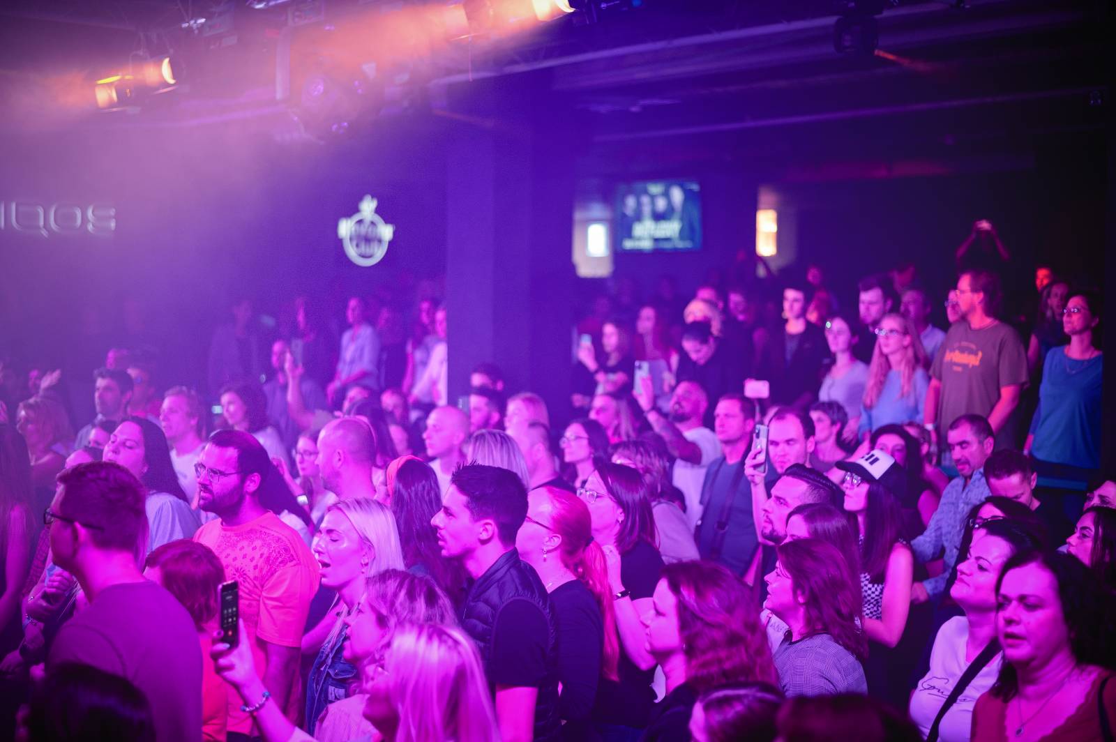 Chinaski v Třebíči poprvé pokřtili novinku Frihet