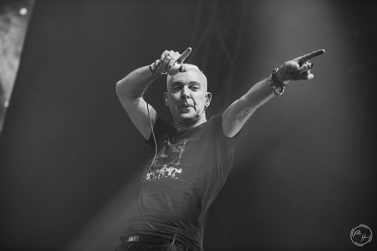 Scooter rozpohyboval zimák v Ústí nad Labem, přivezl si i sexy tanečnice