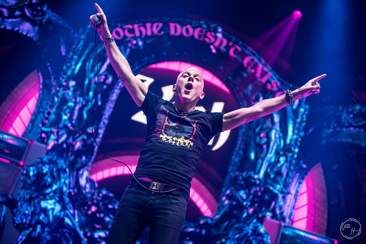 Scooter rozpohyboval zimák v Ústí nad Labem, přivezl si i sexy tanečnice