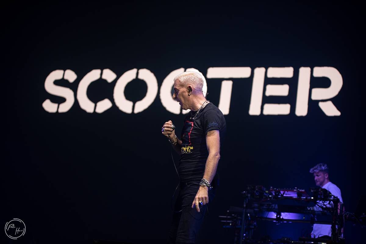 Scooter rozpohyboval zimák v Ústí nad Labem, přivezl si i sexy tanečnice