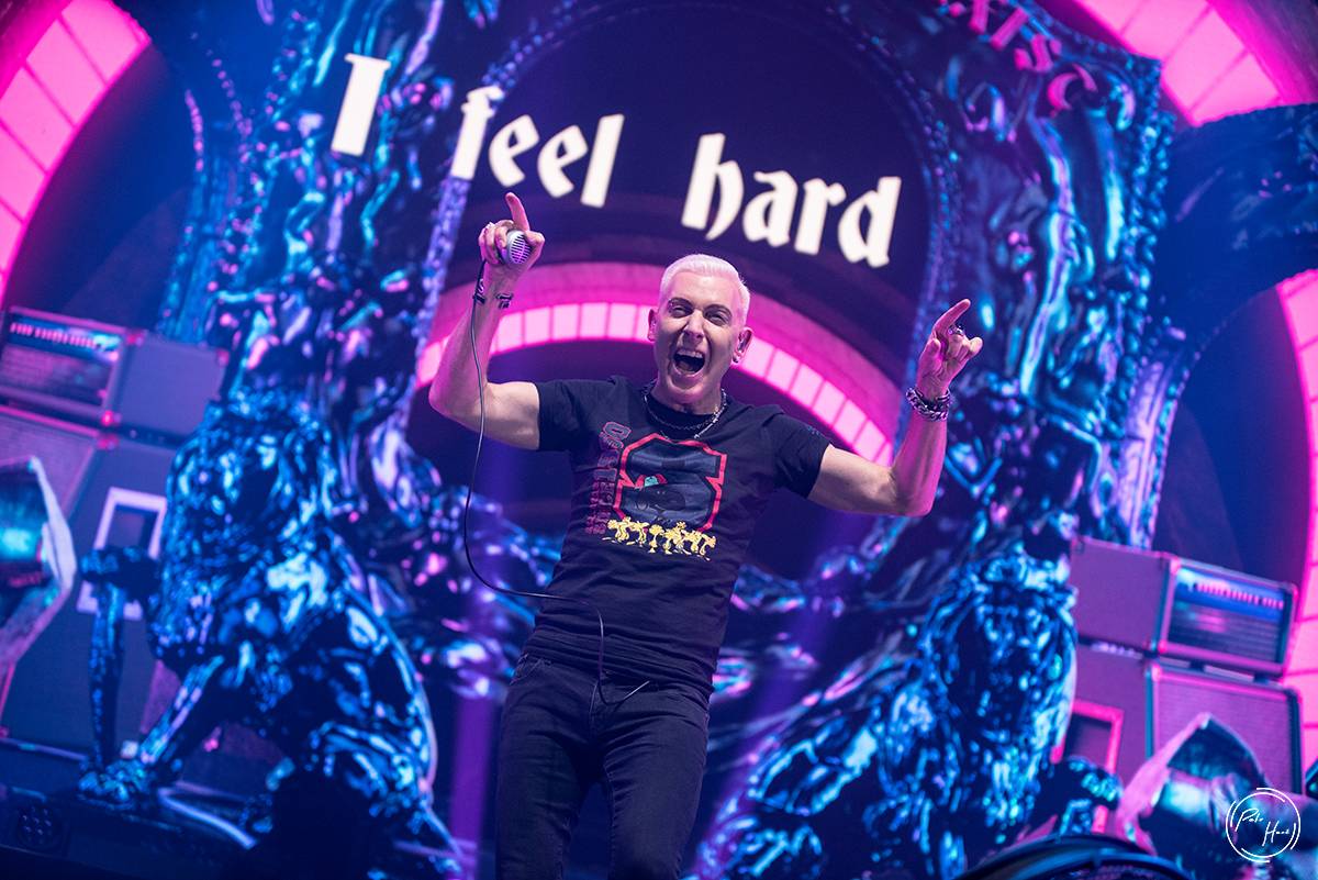 Scooter rozpohyboval zimák v Ústí nad Labem, přivezl si i sexy tanečnice