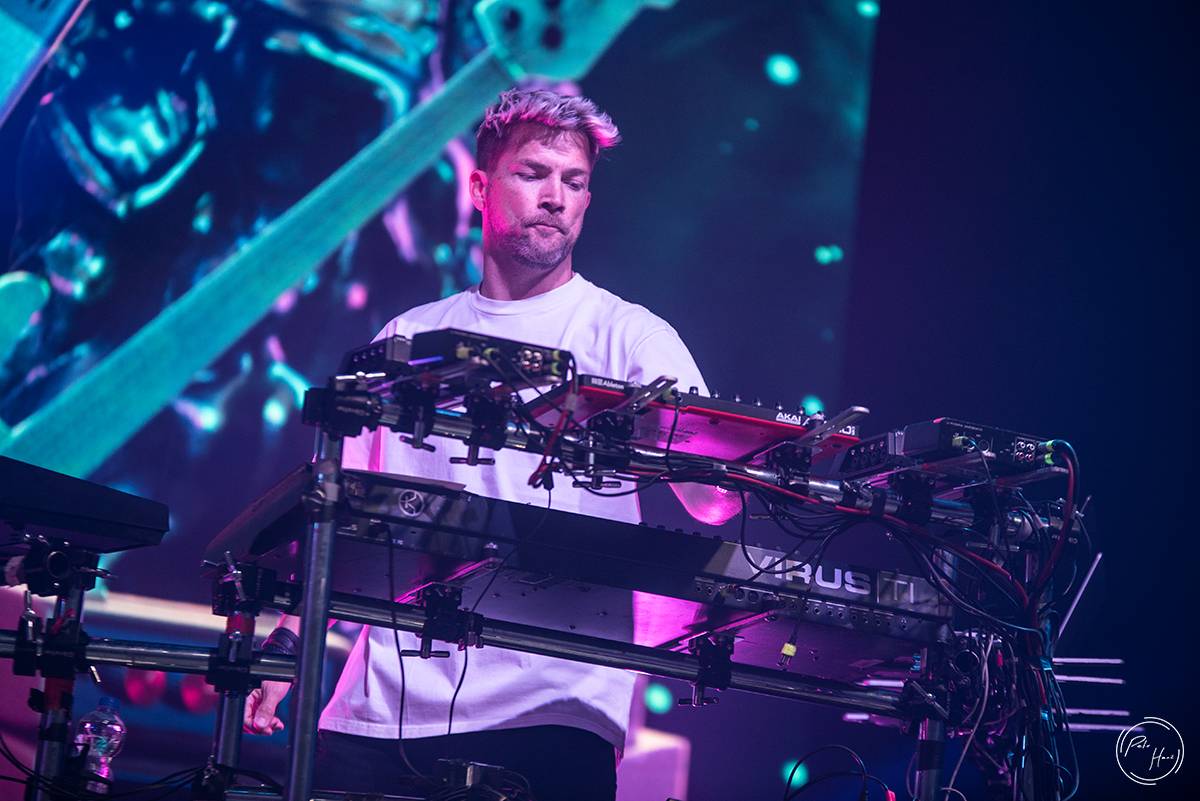 Scooter rozpohyboval zimák v Ústí nad Labem, přivezl si i sexy tanečnice