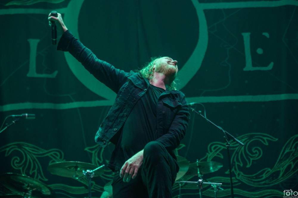 Amon Amarth si do Prahy přivezli nafukovací rytíře i ohnivé efekty