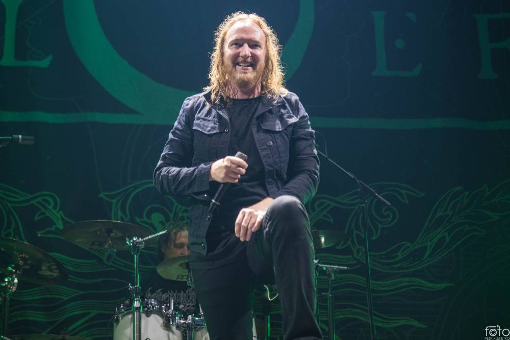 Amon Amarth si do Prahy přivezli nafukovací rytíře i ohnivé efekty