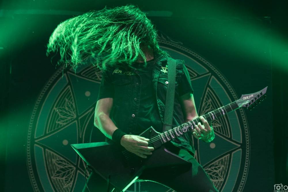 Amon Amarth si do Prahy přivezli nafukovací rytíře i ohnivé efekty