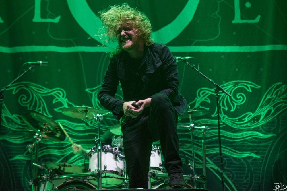 Amon Amarth si do Prahy přivezli nafukovací rytíře i ohnivé efekty