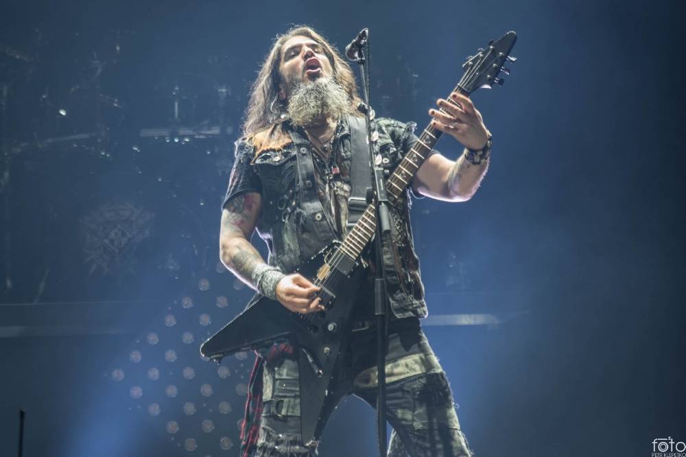 Amon Amarth si do Prahy přivezli nafukovací rytíře i ohnivé efekty