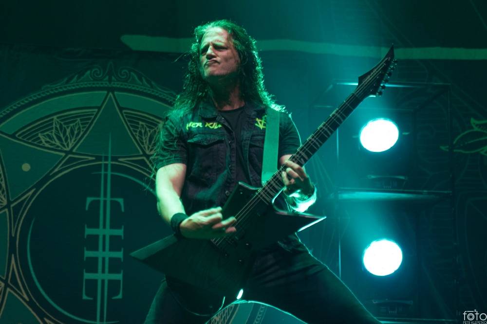 Amon Amarth si do Prahy přivezli nafukovací rytíře i ohnivé efekty